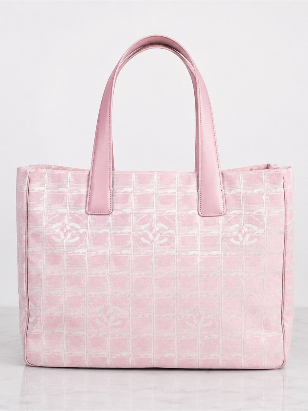 CHANEL pink CC logo Travel Tote - Picture 3 of 16